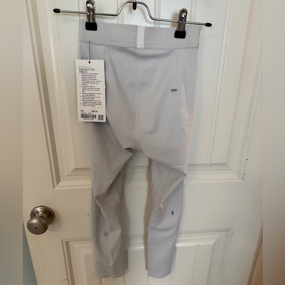 Lululemon leggings License to Train Tight 21” NWT